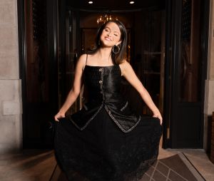 Selena Gomez sort du restaurant Diep Paris et retourne à son hôtel le 8 juillet 2022. © Tiziano Da Silva / Bestimage