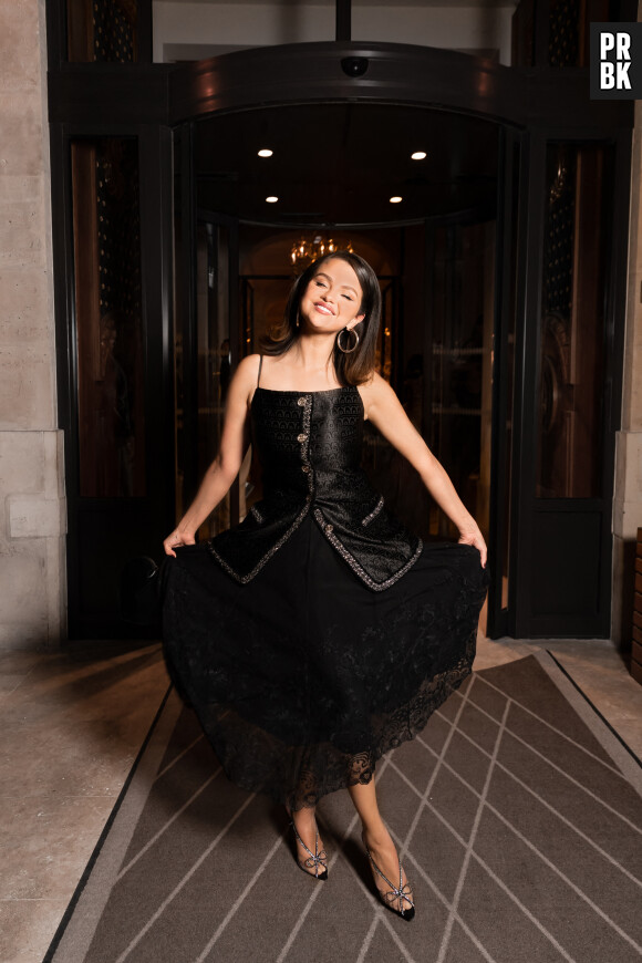 Selena Gomez sort du restaurant Diep Paris et retourne à son hôtel le 8 juillet 2022. © Tiziano Da Silva / Bestimage