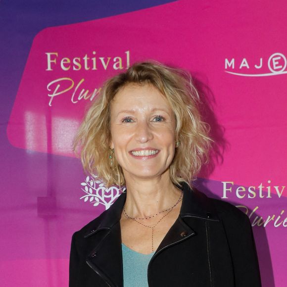 Semi-Exclusif - Alexandra Lamy - Projection du téléfilm "Touchées" au cinéma Majestic à Compiègne, le 20 mars 2022. C'est la première réalisation d'Alexandra Lamy. Téléfilm produit par TF1 et adapté du roman graphique éponyme paru en 2019 (Ed.Payot). On y retrouve au casting sa fille C.Jouannet, M.Doutey, C.Tagbo, A.Bescond. Ce téléfilm a été diffusé le 23 février 2022 en Belgique sur la chaîne RTL-TVI.  Semi-Exclusive - Screening of the TV movie "Touchées" at the Majestic cinema in Compiègne, March 20, 2022. This is Alexandra Lamy's first production. Telefilm produced by TF1 and adapted from the eponymous graphic novel published in 2019 (Ed.Payot). We find in the casting his daughter C.Jouannet, M.Doutey, C.Tagbo, A.Bescond. This telefilm was broadcast on February 23, 2022 in Belgium on the RTL-TVI channel. 