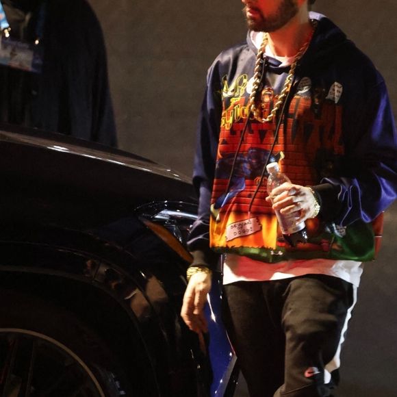 Exclusif - Eminem sort discrètement du Sofi stadium après son concert à la mi-temps du Super Bowl à Inglewood le 13 février 2022