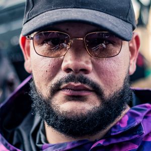 C'est Garbiel Attal, Ministre de l'Éducation Nationale, qui en a fait l'annonce.
Le rappeur et acteur Sadek - People à la manifestation de soutien à Adama Traoré devant le tribunal de Paris le 2 juin 2020. © Cyril Moreau / Bestimage
