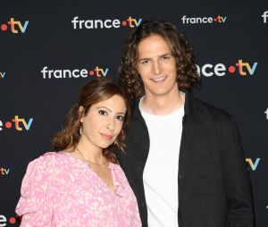 Léa Salamé et Paul de Saint Sernin au photocall pour la conférence de presse de rentrée de France TV à la Grande Halle de la Villette à Paris, France, le 11 juillet 2023. © Coadic Guirec/Bestimage 
