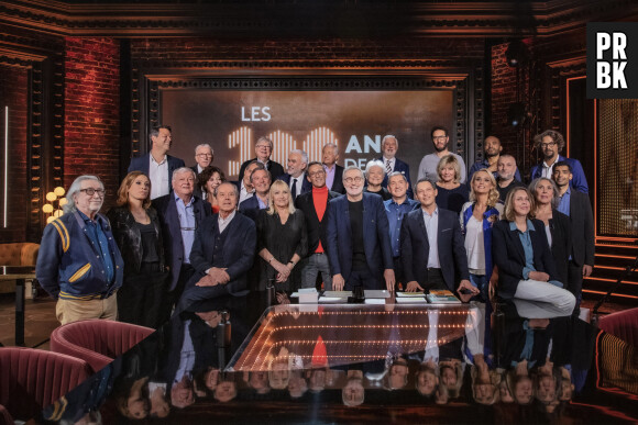 Exclusif - Luis Rego, Léa Salamé, Marc Fauvelle, Fabrice, Jacques vendroux, Yolaine de La Bigne, Christian Morin, Jean-jacques Bourdin, Jérome Garcin, André Torrent, Julie Leclerc, Pascal Praud, Julien Courbet, Jacques Mailhot, Laurent Ruquier, Georges Lang, Jean-Bernard Hebey, Yves Calvi, Marc-Olivier Fogiel, manu Levy, Maryse Gildas, Elodie Gossuin, Ali Rebeihi, Fred Musa, Pascale Clark, Sophie Garel, Matthieu Belliard, Maxime Veyrier - Backstage de l'enregistrement de l'émission "On Est En Direct" (OEED), Spéciale 100 ans de la radio, présentée par L.Ruquier, diffusée sur France 2 le 8 mai © Jack Tribeca / Bestimage 