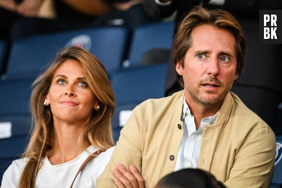 Ophélie Meunier et son mari Mathieu Vergne - Célébrités dans les tribunes lors du match de football du PSG face à Lens au Parc des Princes à Paris le 26 Août 2023. © Matthieu Mirville/Bestimage 