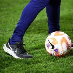 "Il ne sait pas jouer" : un père paie un club de foot pro pour recruter (et faire jouer) son fils