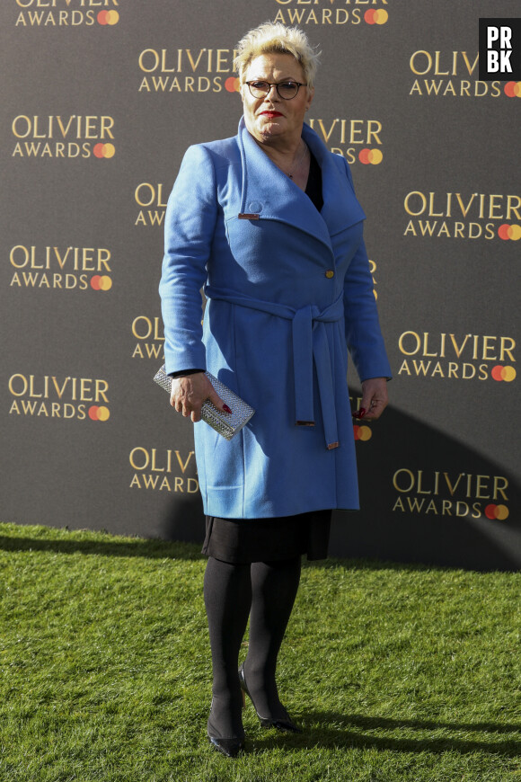 Suzy Eddie Izzard au photocall de la soirée des "Olivier Awards 2023" à Londres, le 2 avril 2023. Photocall of the "Olivier Awards 2023" evening in London, April 2, 2023.