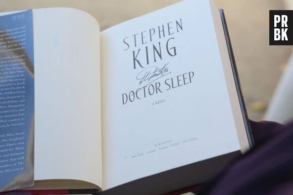Le sesame tant attendu: la signature de Stephen King - Paris, le 13 11 2013 - Seance de dedicace a l'occasion de la sortie du dernier livre de Stephen King "Docteur Sleep" - Mk2 Bibliotheque 