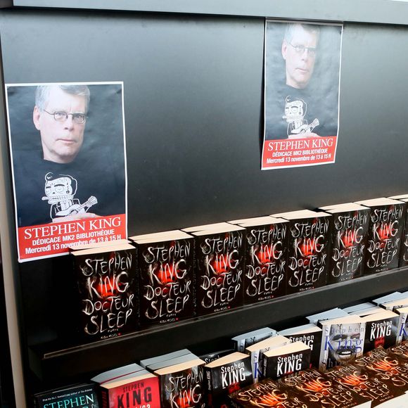 Paris, le 13 11 2013 - Seance de dedicace a l'occasion de la sortie du dernier livre de Stephen King "Docteur Sleep" - Mk2 Bibliotheque 