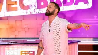 "C'est une catastrophe !" : Evelyne Thomas entre malaise et cauchemar pour sa première dans TPMP, Cyril Hanouna la coupe dès son entrée, "Arrêtez tout"