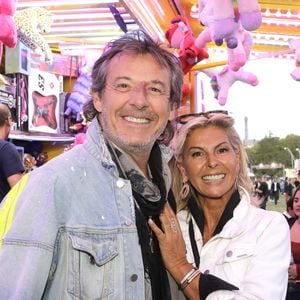 Semi-exclusif - Jean-Luc Reichmann et Caroline Margeridon lors de l'ouverture de la Fête à Neuneu 2023 © Cédric Perrin/Bestimage