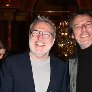 Exclusif - Laurent Ruquier et Jean-Luc Reichmann - 100ème de la pièce "Je préfère qu'on reste ensemble" au Théâtre des Variétés à Paris le 12 janvier 2023. © Coadic Guirec/Bestimage