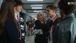 "Il me gonfle", "il est rincé" : ce personnage d'Élite fait son grand retour dans la saison 7, mais les fans n'en peuvent plus, "à quoi il sert ?"