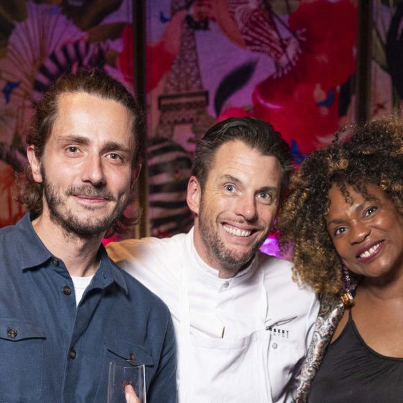 Exclusif - Thibaud Delapart, dit Tibo InShape, Guillaume Pley, Norbert Tarayre, Laura Flessel, Tom Pernaut lors de l'inauguration du Restaurant & Bar 19.20 by Norbert Tarayre à l'hôtel Prince de Galles à Paris le 10 octobre 2023. Pierre Perusseau / Coadic Guirec / Bestimage