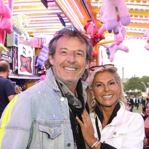 Semi-exclusif - Jean-Luc Reichmann et Caroline Margeridon lors de l'ouverture de la Fête à Neuneu 2023, la fête foraine du bois de boulogne célèbre ses 40 ans, à Paris, France, le 1er septembre 2023. © Cédric Perrin/Bestimage