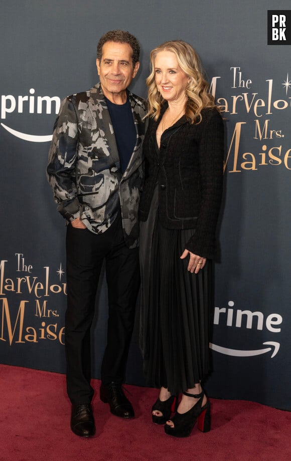 Tony Shalhoub et Jennifer Salke à la première de la série "The Marvelous Mrs. Maisel - Saison Finale" à New York, le 11 avril 2023.