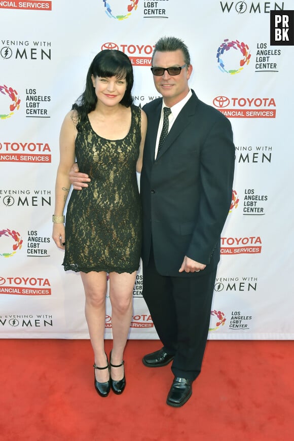 Pauley Perrette mit Belgeitung à la soirée ‘An Evening with Women’ présentée par Toyota Financial Service à Los Angeles, le 21 mai 2016 © Future-Image via Bestimage