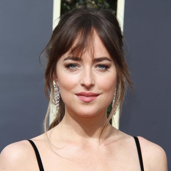 Dakota Johnson sur le tapis rouge de la 75ème cérémonie des Golden Globe Awards au Beverly Hilton à Los Angeles, le 7 janvier 2018. 