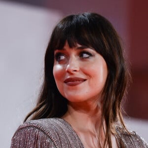 Dakota Johnson lors de la première du film "The Lost Daughter" lors du festival international du film de Venise (La Mostra), à Venise, Italie, le 3 septembre 2021. 