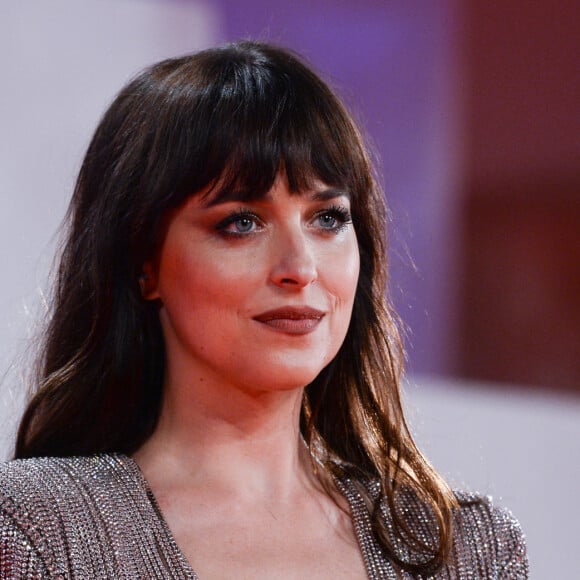 Dakota Johnson lors de la première du film "The Lost Daughter" lors du festival international du film de Venise (La Mostra), à Venise, Italie, le 3 septembre 2021. 