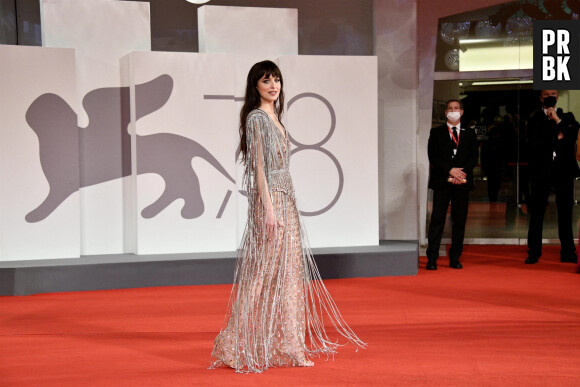 Dakota Johnson lors de la première du film "The Lost Daughter" lors du festival international du film de Venise (La Mostra), à Venise, Italie, le 3 septembre 2021. 