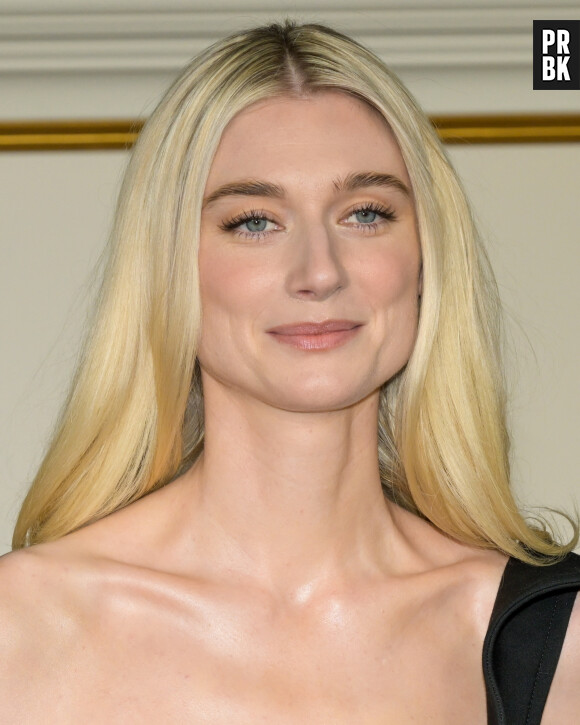 Elizabeth Debicki - Los Angeles, CA - Rufus Kampa, Elizabeth Debicki, and Fflyn Edwards and other celebrities attend the Los Angeles premiere of Netflix's ''The Crown'' Season 6 Part 1.