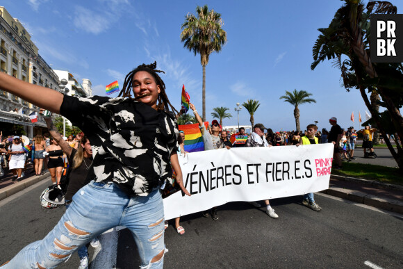La Gay Pride de Nice 2022, alias "Pink Parade" a eu lieu sur la promenade des Anglais, le 23 juillet 2022. La marche des fiertés LGBT de Nice (ex Gay Pride), s'est élancée depuis le jardin Albert 1er en passant devant le Negresco, un cortège festif téunissnt entre 8 à 10000 personnes. © Bruno Bebert/Bestimage