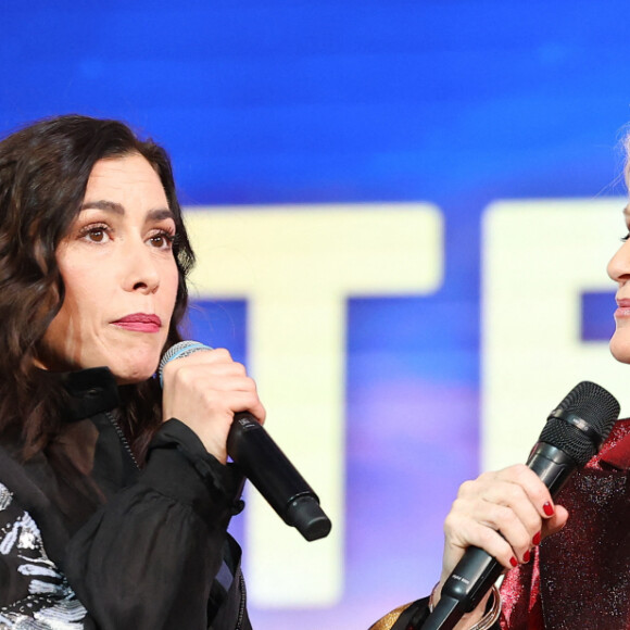 Olivia Ruiz et Sophie Davant - Les personnalités se mobilisent lors de la 37ème édition du Téléthon sur le plateau de France 2, avec pour parrain Vianney. Cette année, 80,6 millions de dons ont été promis. Le 9 décembre 2023. © Coadic Guirec / Bestimage