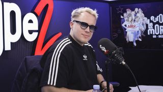 "Envoie des nudes ma belle" : Guillaume Genton écrit des messages coquins à une chroniqueuse de TPMP et se fait griller