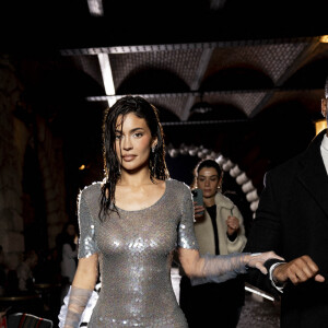 Kylie Jenner au défilé de mode de la maison Margiela Haute Couture printemps/été 2024 (PFW) à Paris le 25 janvier 2024. © Pierre Perusseau / Tiziano Da Silva / Bestimage