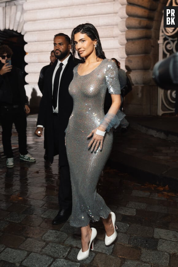 Kylie Jenner - La famille Kardashian fait une apparition remarquée au défilé de la maison Margiela Haute Couture printemps/été 2024 (PFW) à Paris le 25 janvier 2024. © Tiziano Da Silva / Pierre Perusseau / Bestimage