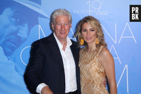 Richard Gere, au côté de sa femme Alejandra Silva, est honoré pour l'ensemble de sa carrière lors du 19ème festival du film de "Magna Graecia" à Catanzaro, le 5 août 2022.