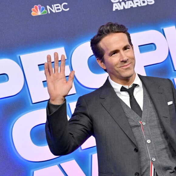 Ryan Reynolds au photocall de la soirée des People's Choice Awards 2022 au Barker Hangar à Santa Monica, Los Angeles, Californie, États-Unis, le 6 décembre 2022.