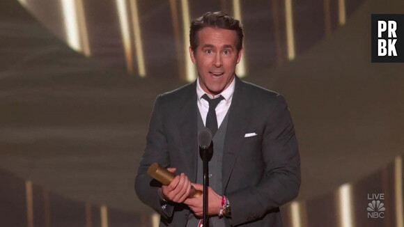 La cérémonie des "People's Choice Awards" à Los Angeles, le 6 décembre 2022. Ryan Reynolds remercie sa femme Blake Lively