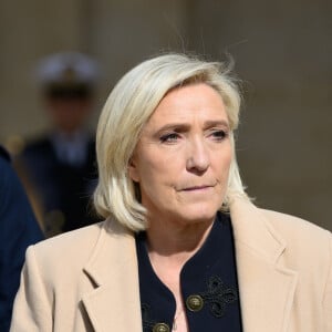 Marine Le Pen - Hommage national pour l’amiral Philippe de Gaulle dans la cour d’honneur de l’Hôtel National des Invalides à Paris. Le 20 mars 2024. © Jacques Witt / Pool / Bestimage