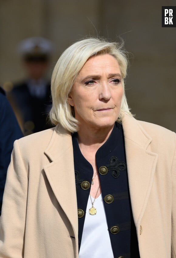 Marine Le Pen - Hommage national pour l’amiral Philippe de Gaulle dans la cour d’honneur de l’Hôtel National des Invalides à Paris. Le 20 mars 2024. © Jacques Witt / Pool / Bestimage