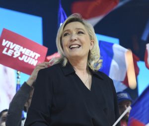 Marine Le Pen lors du meeting de lancement de la campagne des Élections Européennes du Rassemblement National au Parc Chanot à Marseille le 3 mars 2024. © William Cannarella / Panoramic / Bestimage