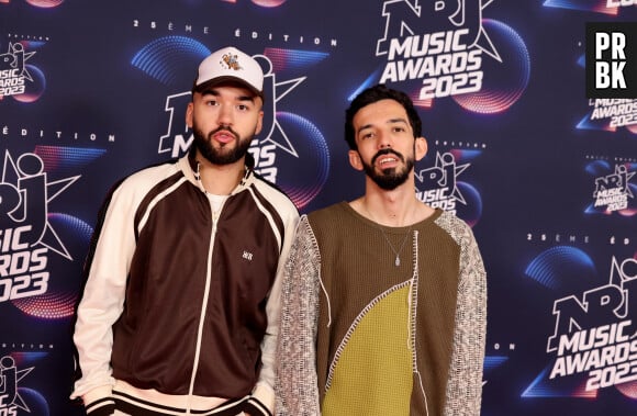 Bigflo et Oli (Florian et Olivio Ordoñez) au photocall de la 25ème cérémonie des "NRJ Music Awards (NMA)" au palais des Festivals et des Congrès de Cannes, France, le 10 novembre 2023. © Dominique Jacovides/Bestimage