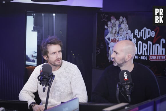 Exclusif - Philippe Lacheau, Julien Arruti pour la promotion du film "Alibi.com 2" lors de la matinale de la radio Europe 2 "Le Morning sans filtre" de 6H-9H30 animée par G.Genton, F.Delettres, D.Leyre à Paris, France, le 7 février 2023. © Jack Tribeca/Bestimage