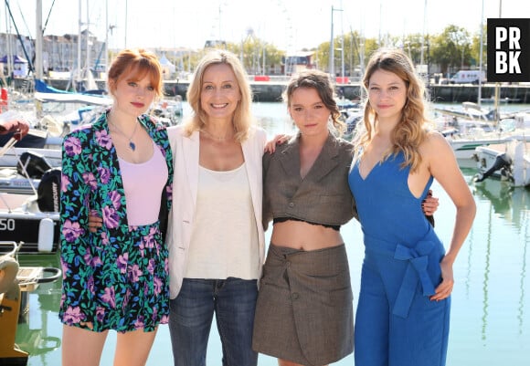 Claire Romain, Catherine Marchal, Axelle Dodier et Florence Coste au photocall de la série "Ici tout commence" lors de la 24ème édition du Festival de la Fiction TV de La Rochelle, France, le 17 septembre 2022. © Patrick Bernard/Bestimage