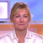 "On a envie d'applaudir..." : la grosse boulette (ou blague très osée ?) d'Anne-Elisabeth Lemoine face à Philippe Croizon dans C à Vous
