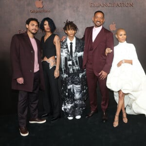 Trey Smith, Willow Smith, Jaden Smith, Will Smith, Jada Pinkett Smith au photocall de la première du film "Emancipation" au cinéma Regency Bruin à Los Angeles le 30 novembre 2022.