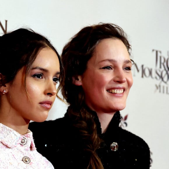 Lyna Khoudri et Vicky Krieps - Première du film "Les Trois Mousquetaires: Milady" au Grand Rex à Paris le 10 décembre 2023. © Coadic Guirec - Dominique Jacovides /Bestimage