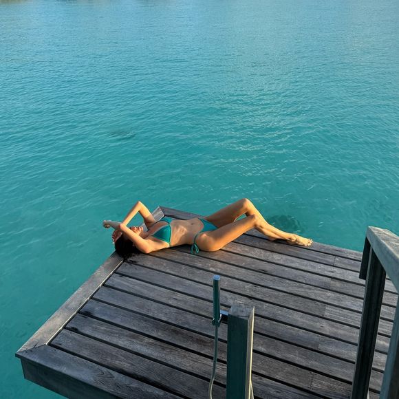 Maëva Coucke en vacances à Bora Bora.