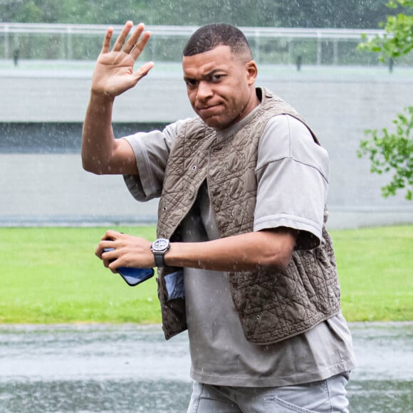 Kylian Mbappe - Arrivée des joueurs de l’Equipe de France de football à Clairefontaine, le 29 mai 2024. © Baptiste Autissier / Panoramic / Bestimage