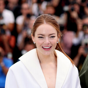 Emma Stone - Photocall du film "Kinds of Kindness" lors du 77ème Festival International du Film de Cannes. © Jacovides / Moreau / Bestimage