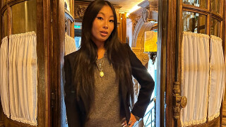 Jade Hallyday : ses nouvelles photos au Cap d'Agde font débat ! "Pourquoi renvoyer cette image de la femme ?"