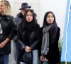 Joy et Jade Hallyday lors de l'inauguration d'une plaque commémorative en hommage à Johnny Hallyday devant l'immeuble où le chanteur français a grandi dans le 9ème arrondissement de Paris, France, le 22 décembre 2023. © Dominique Jacovides/Bestimage