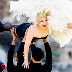 Pas vu à la télé : cette chute incroyable lors du concert de Lady Gaga a failli gâcher la cérémonie d'ouverture des JO 2024, "Fin de carrière"