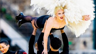 Pas vu à la télé : cette chute incroyable lors du concert de Lady Gaga a failli gâcher la cérémonie d'ouverture des JO 2024, "Fin de carrière"