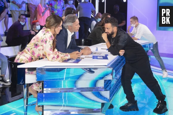 Exclusif - Delphine Wespiser, Jean-Michel Maire et Cyril Hanouna sur le plateau de TPMP. © Jack Tribeca / Bestimage